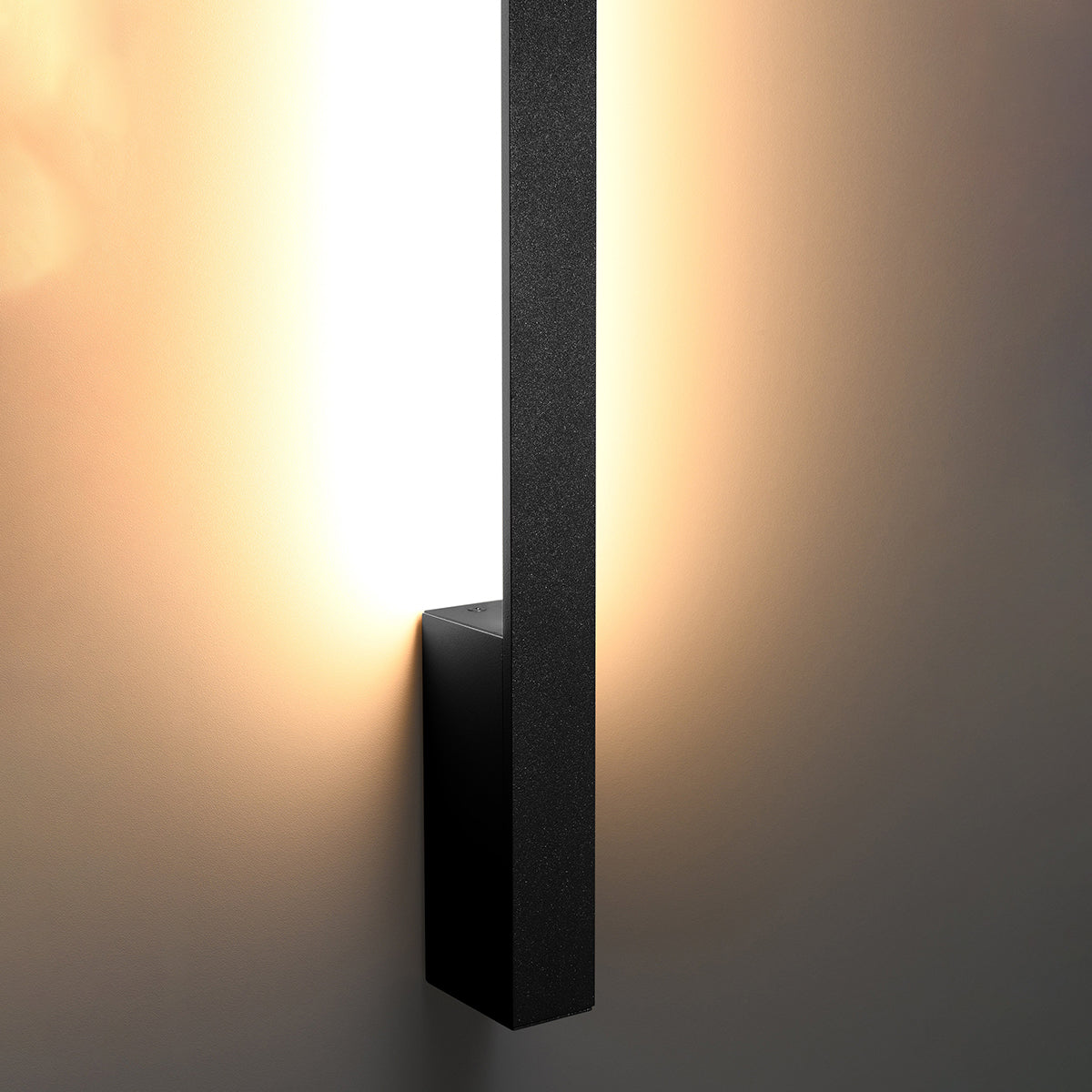 wandlamp-lahti-l-zwart-3000k
